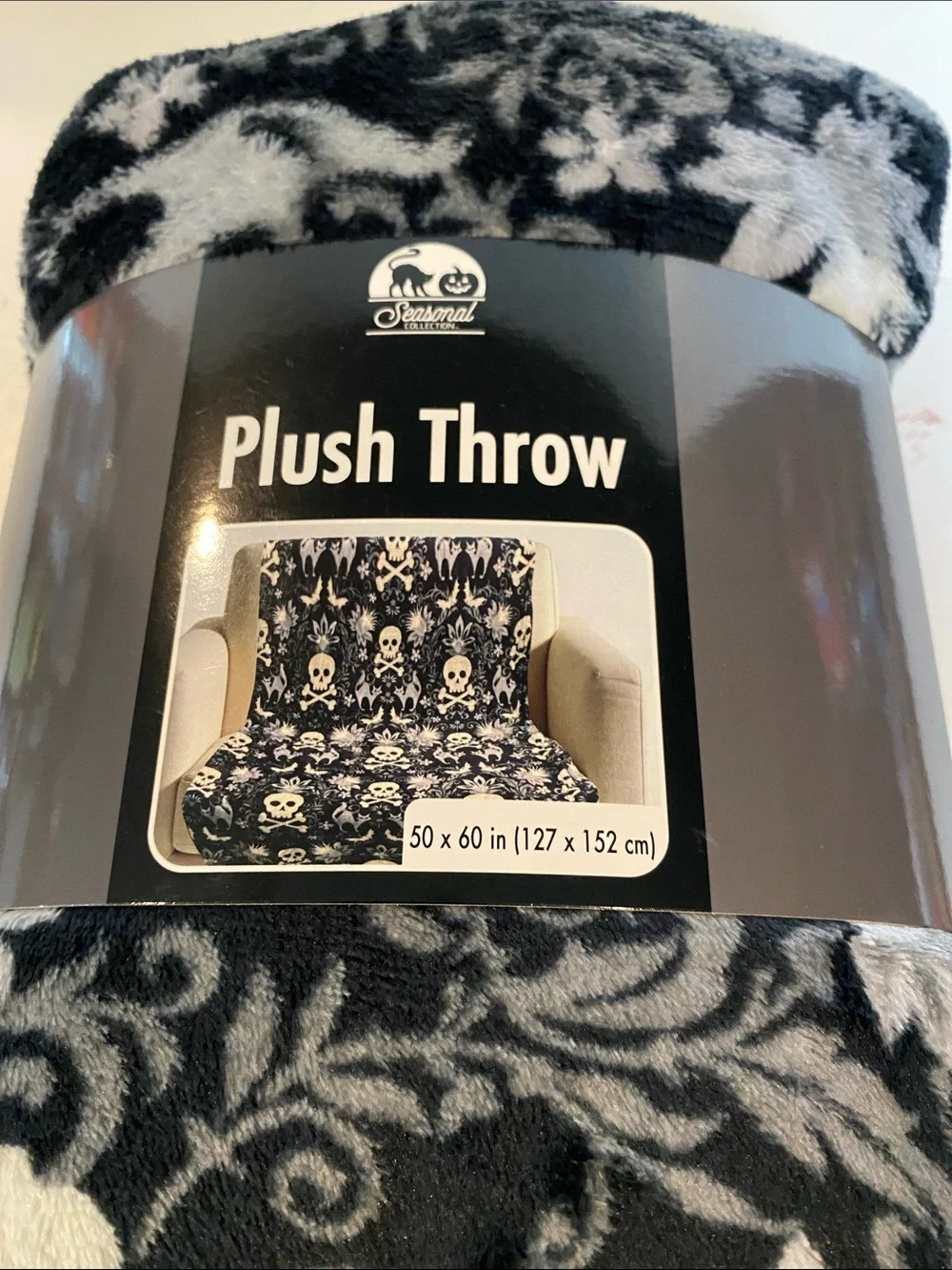 NWT Skull & Crossbones Plush Throw